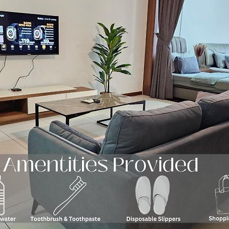 Deluxe Seaview Suite Twin Bed By The Only Bnb Tanjung Tokong エクステリア 写真