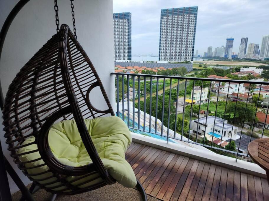 Deluxe Seaview Suite Twin Bed By The Only Bnb Tanjung Tokong エクステリア 写真