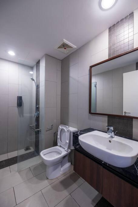 Deluxe Seaview Suite Twin Bed By The Only Bnb Tanjung Tokong エクステリア 写真