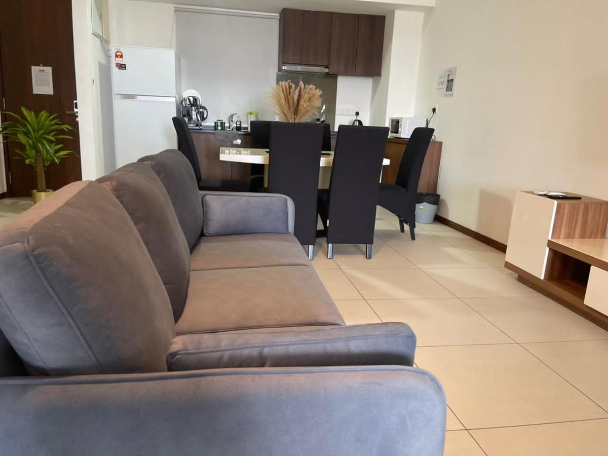 Deluxe Seaview Suite Twin Bed By The Only Bnb Tanjung Tokong エクステリア 写真