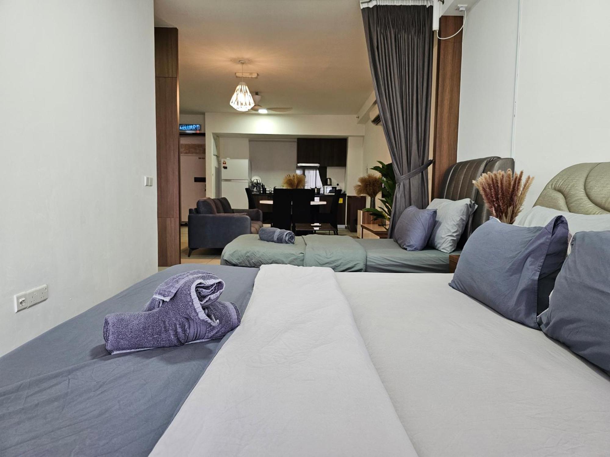 Deluxe Seaview Suite Twin Bed By The Only Bnb Tanjung Tokong エクステリア 写真