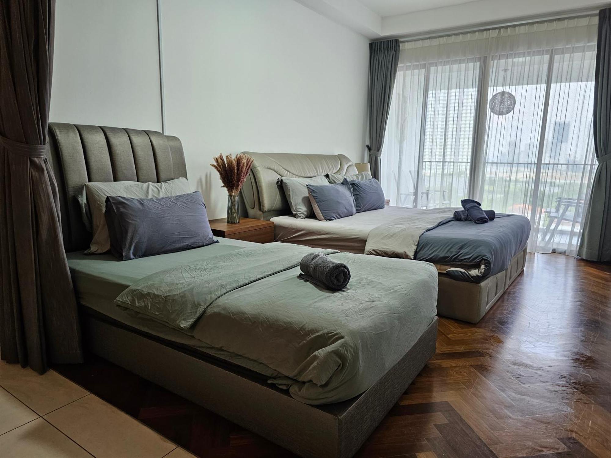 Deluxe Seaview Suite Twin Bed By The Only Bnb Tanjung Tokong エクステリア 写真